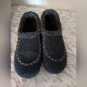 Kamik big kid size 1 wool slippers
